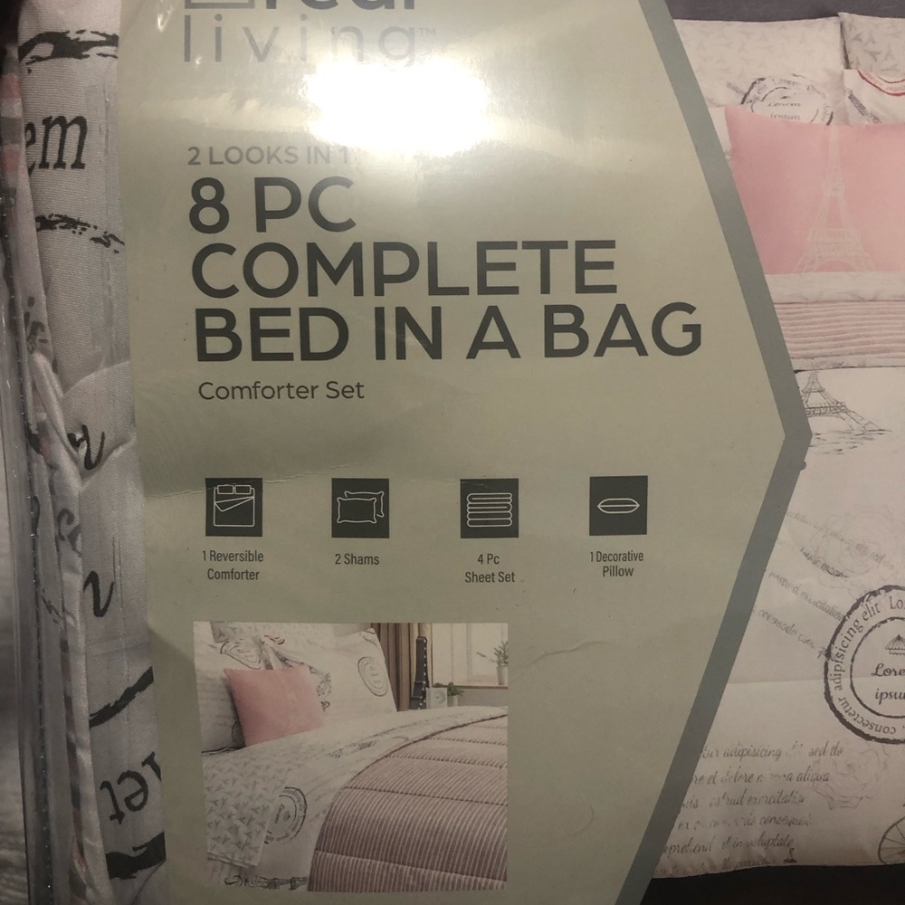 NWT Queen 8-Piece Comforter Bed-in-a-Bag Pink & White Paris France Travel Theme - Picture 3 of 7